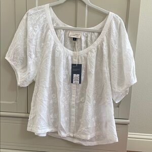 NWT Universal Thread White Floral Blouse